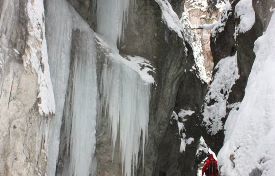 Image of Snowshoeing in Janosik Gorge/Canyon